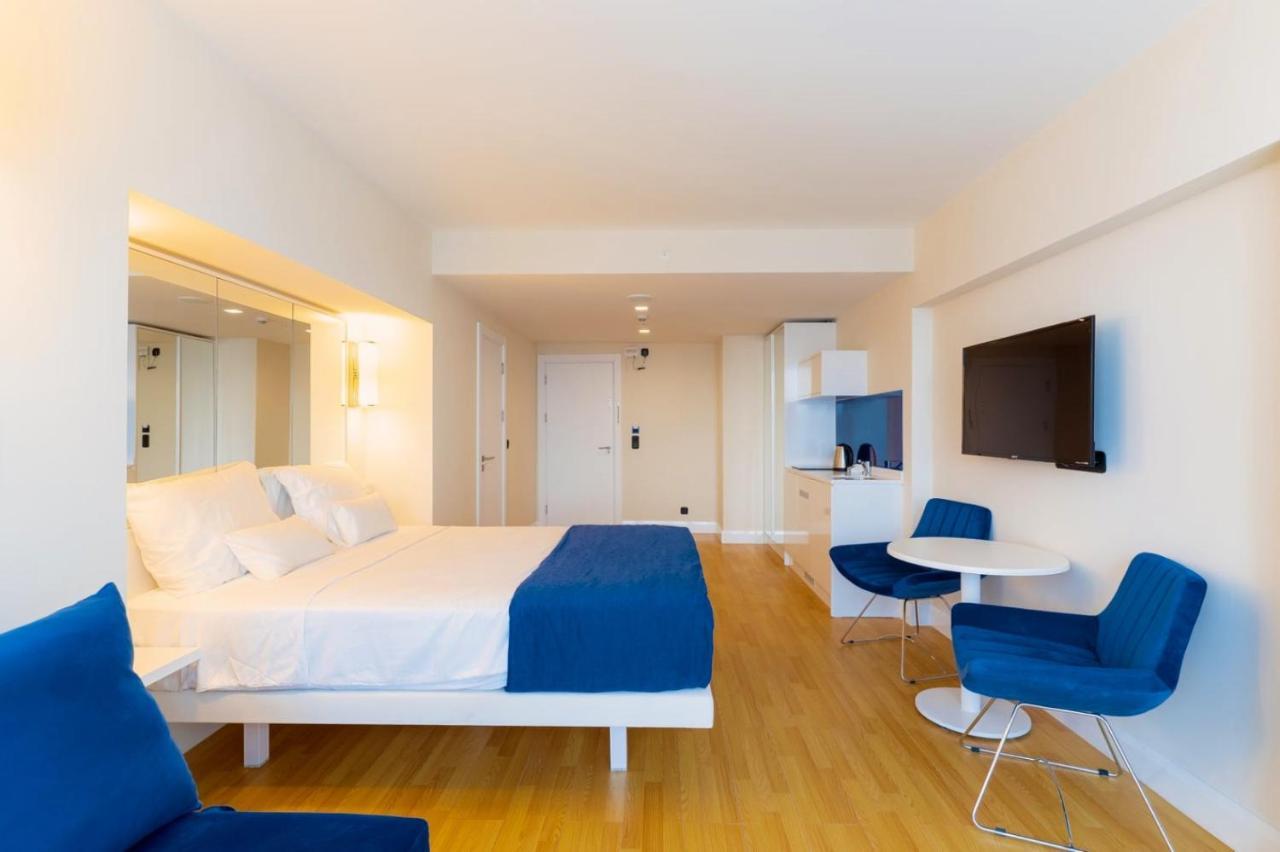 Batumi Beach Side & Sea View Aparthotel Экстерьер фото